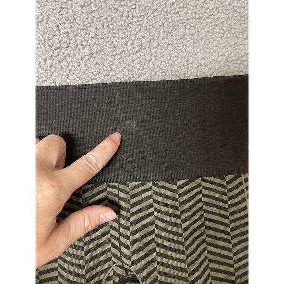 Lululemon Leggings Womens 4 black green Cropped In The Flow Ruched Seamless 17" - Picture 2 of 7